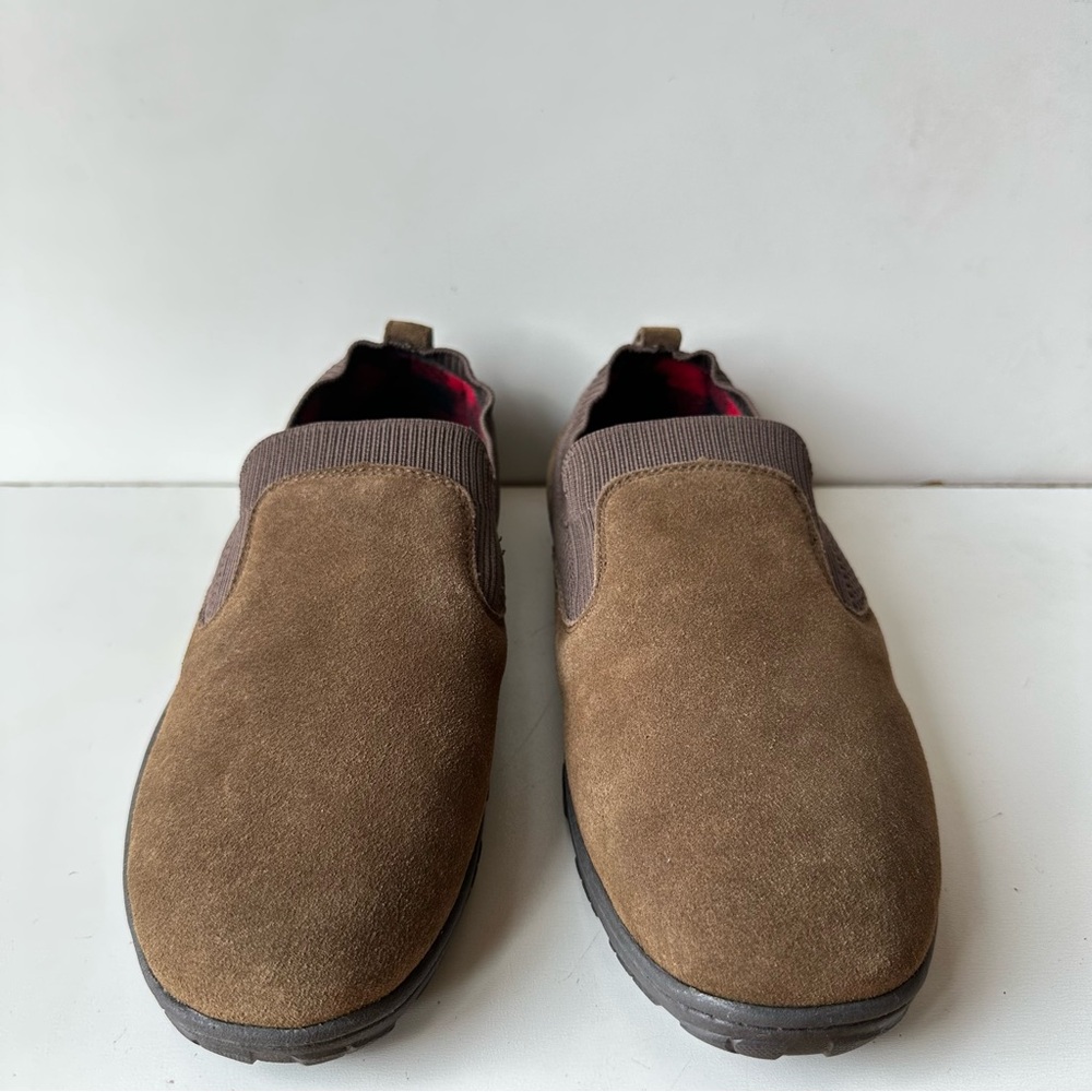 clarks men chocolate flannel-lined slipper,around opening, size 10